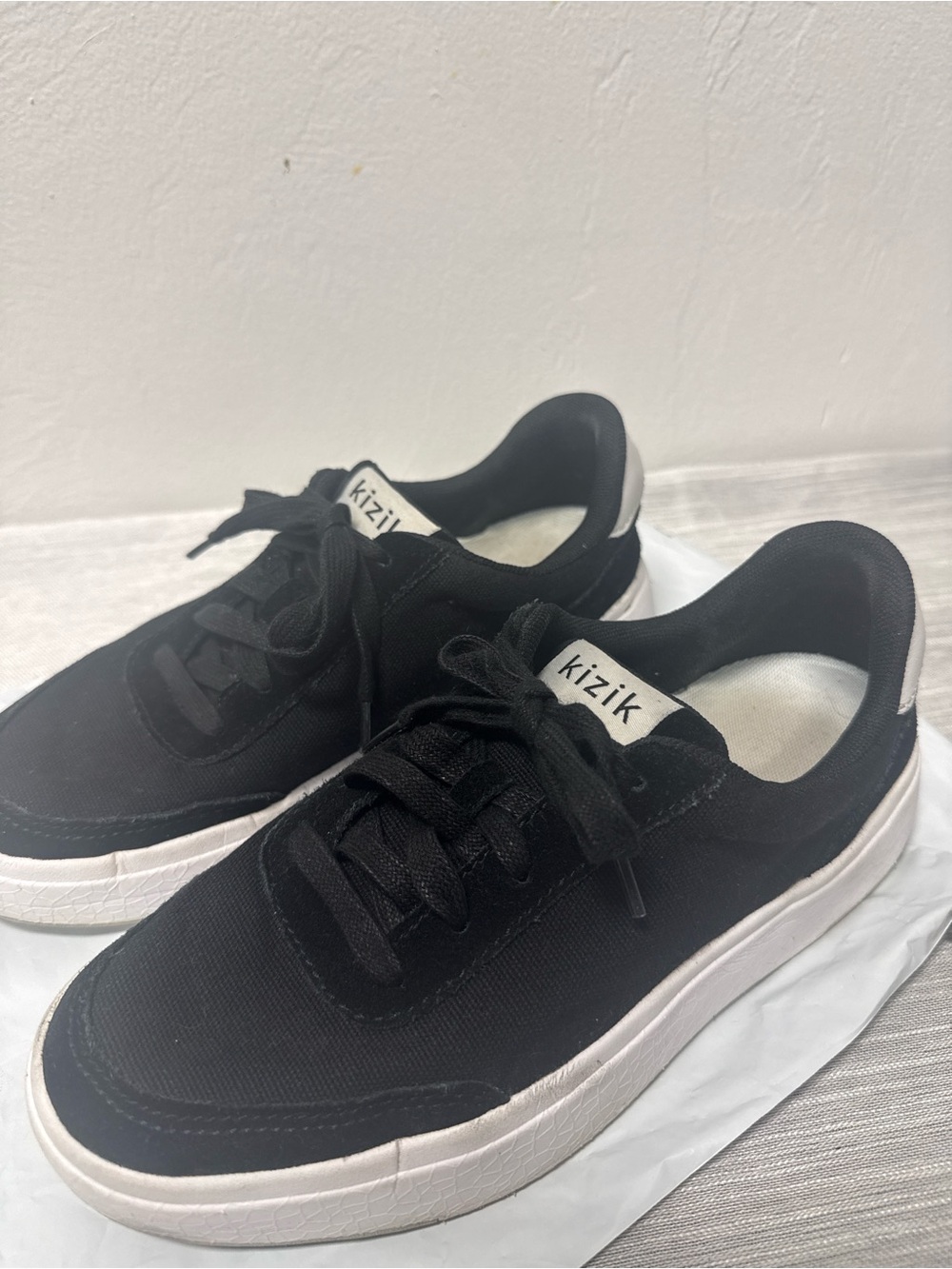 Kizik Prague Black Casual Lace-Up Sneakers men’s 5.5 women’s 7